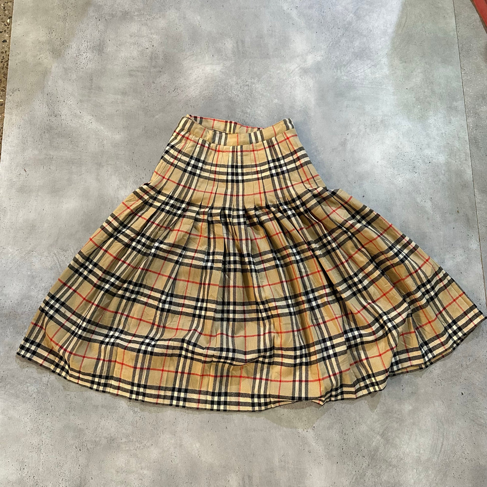 Vintage 70s-90s Scotland Burberry Pre-owned Luxury