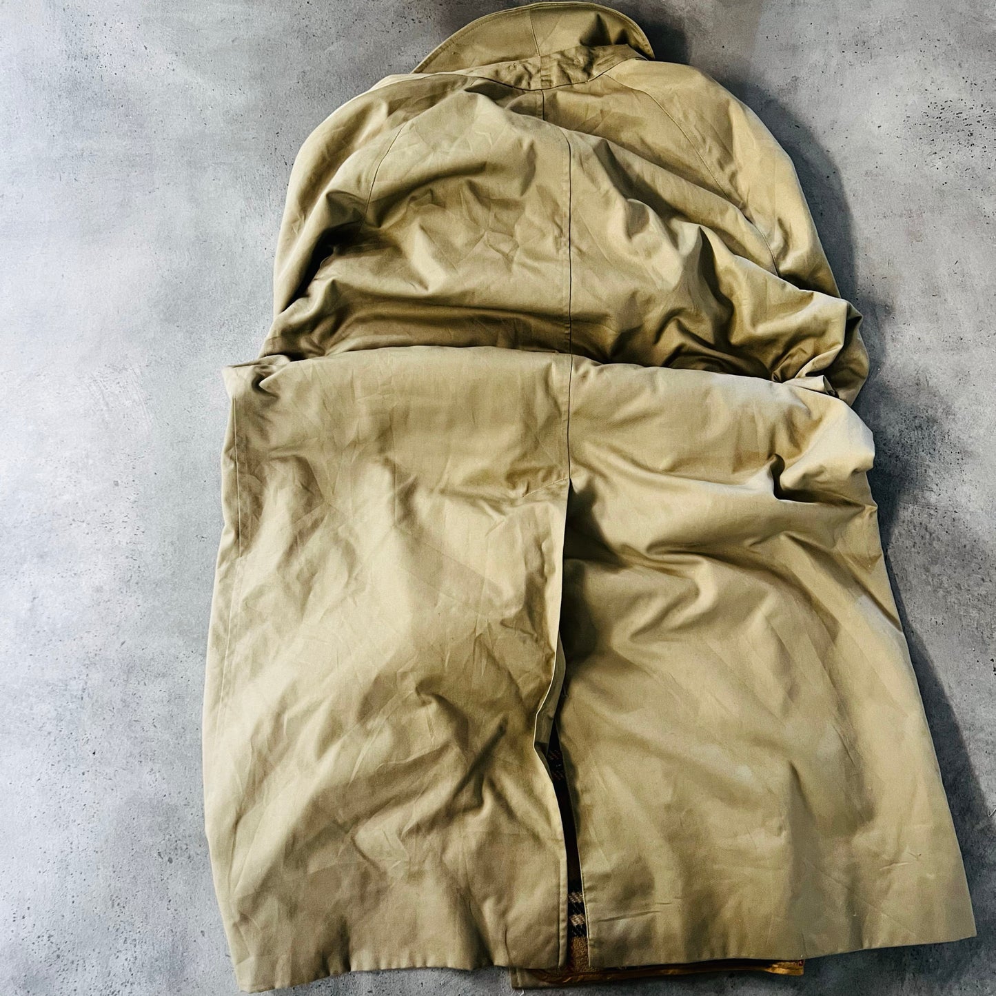 Vintage 70s-90s England Burberry Pre-owned Luxury Trench Coats