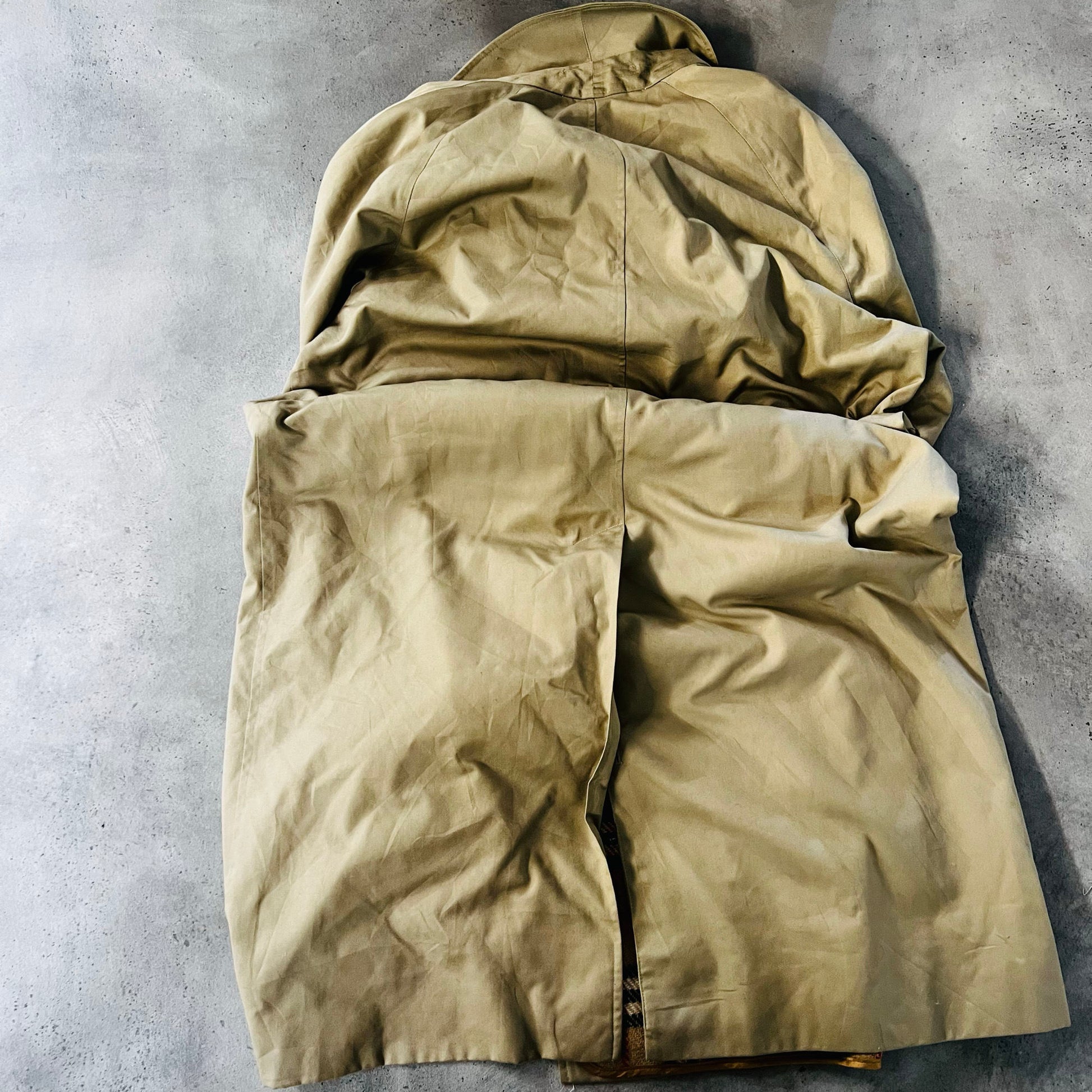Vintage 70s-90s England Burberry Pre-owned Luxury Trench Coats