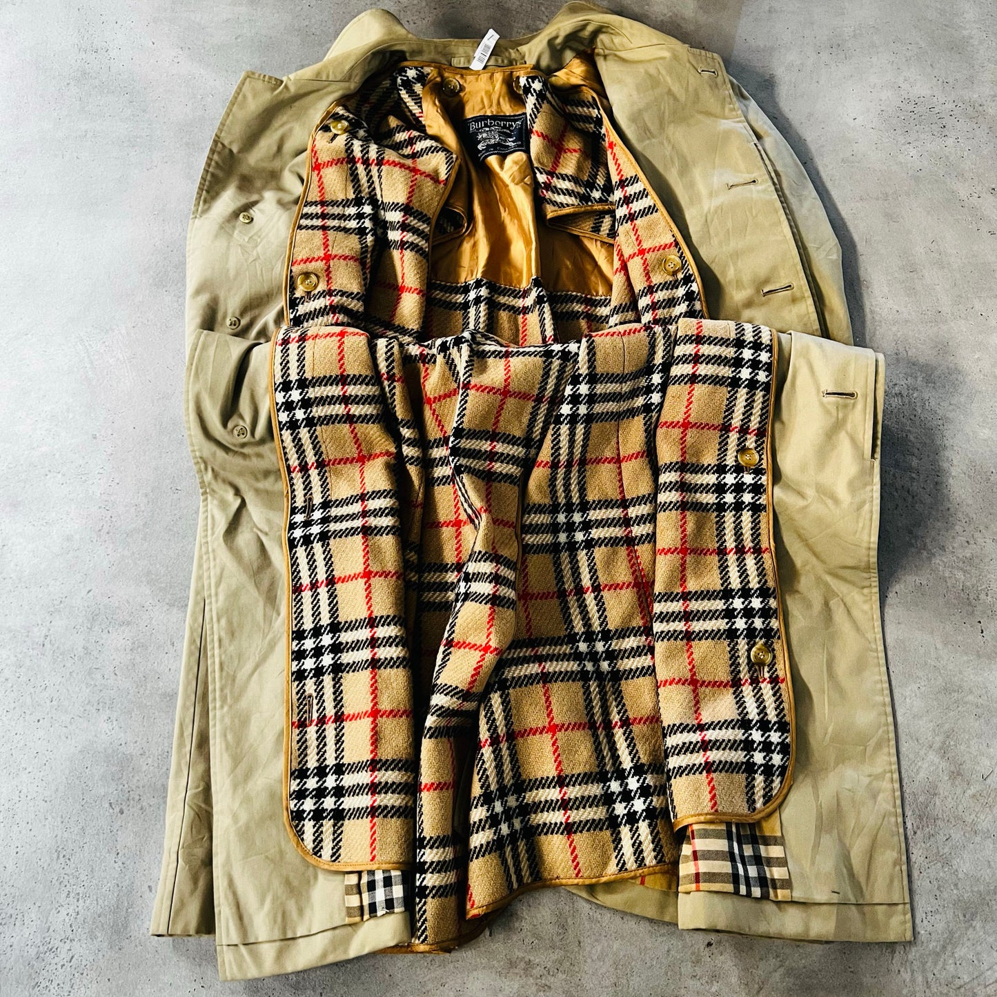 Vintage 70s-90s England Burberry Pre-owned Luxury Trench Coats
