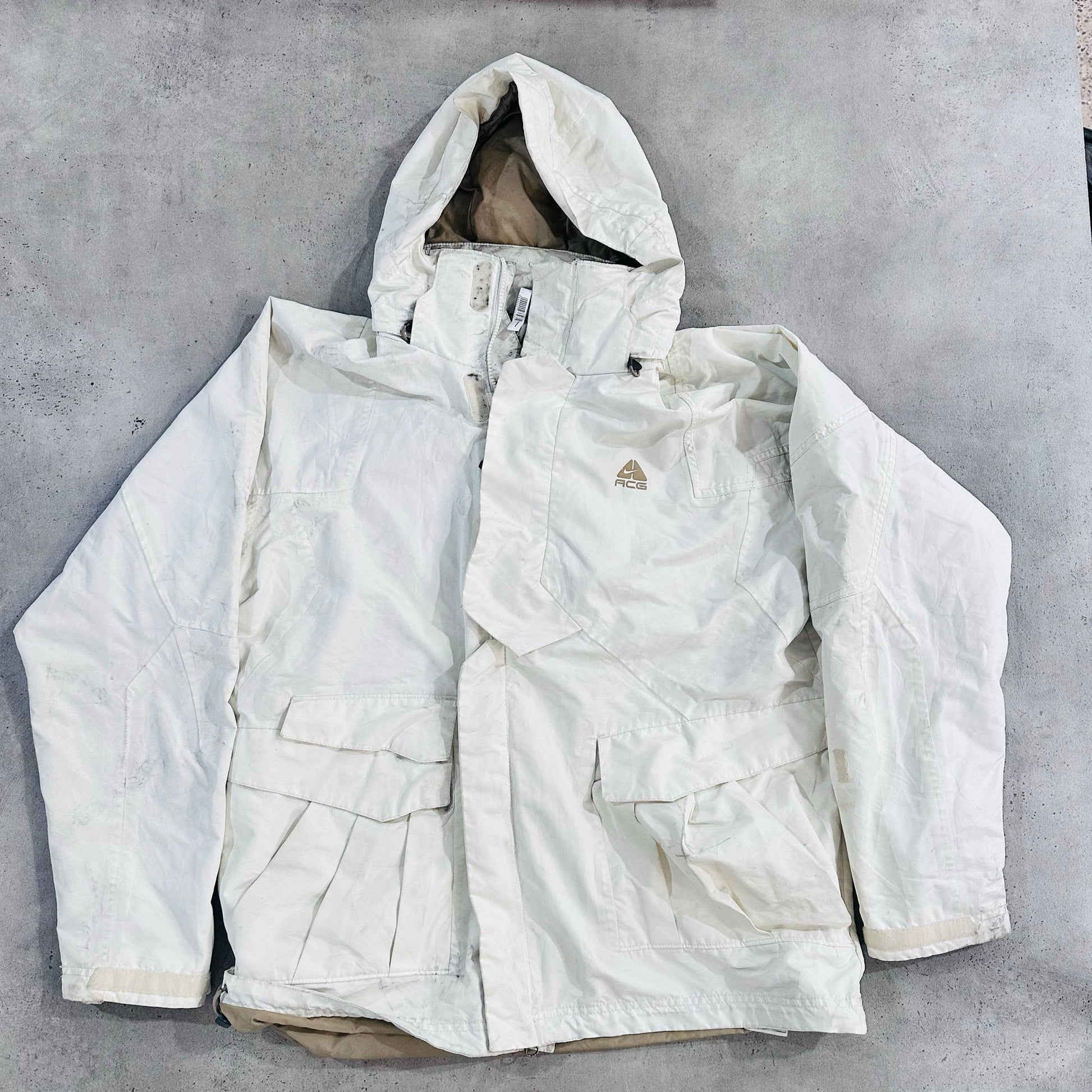 Vintage Nike Outdoor Hooded Jackets