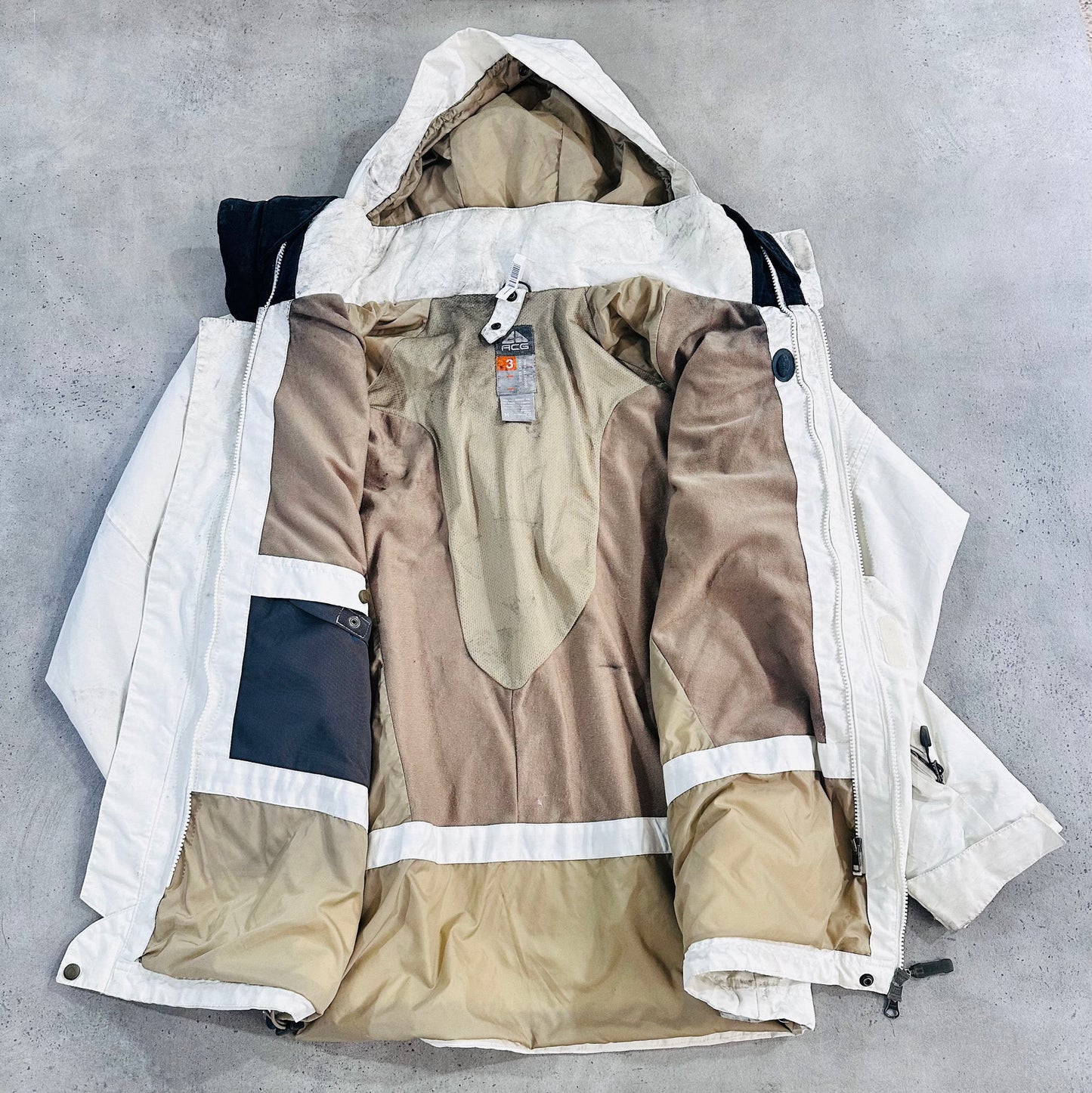Vintage Nike Outdoor Hooded Jackets