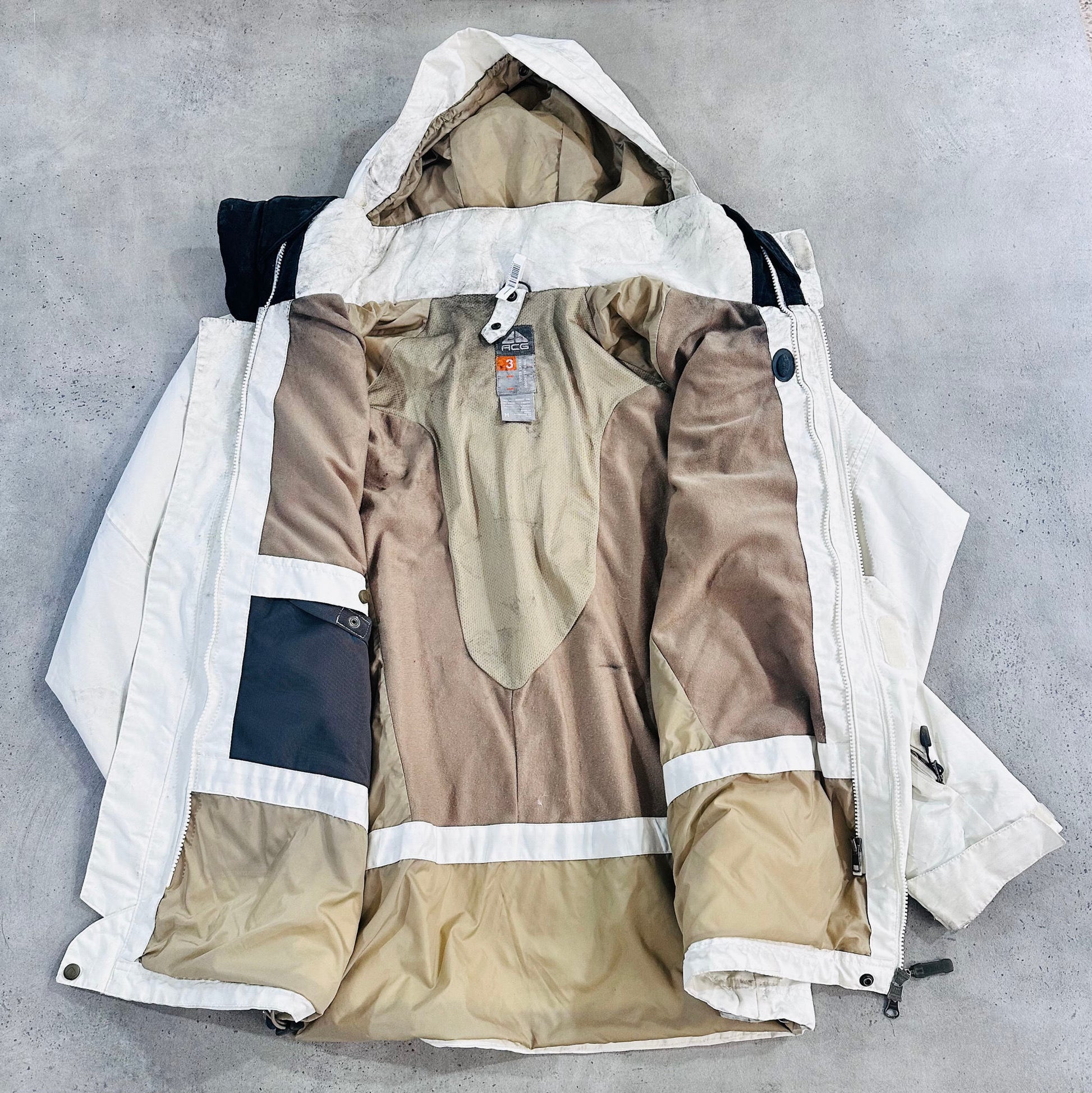 Vintage Nike Outdoor Hooded Jackets